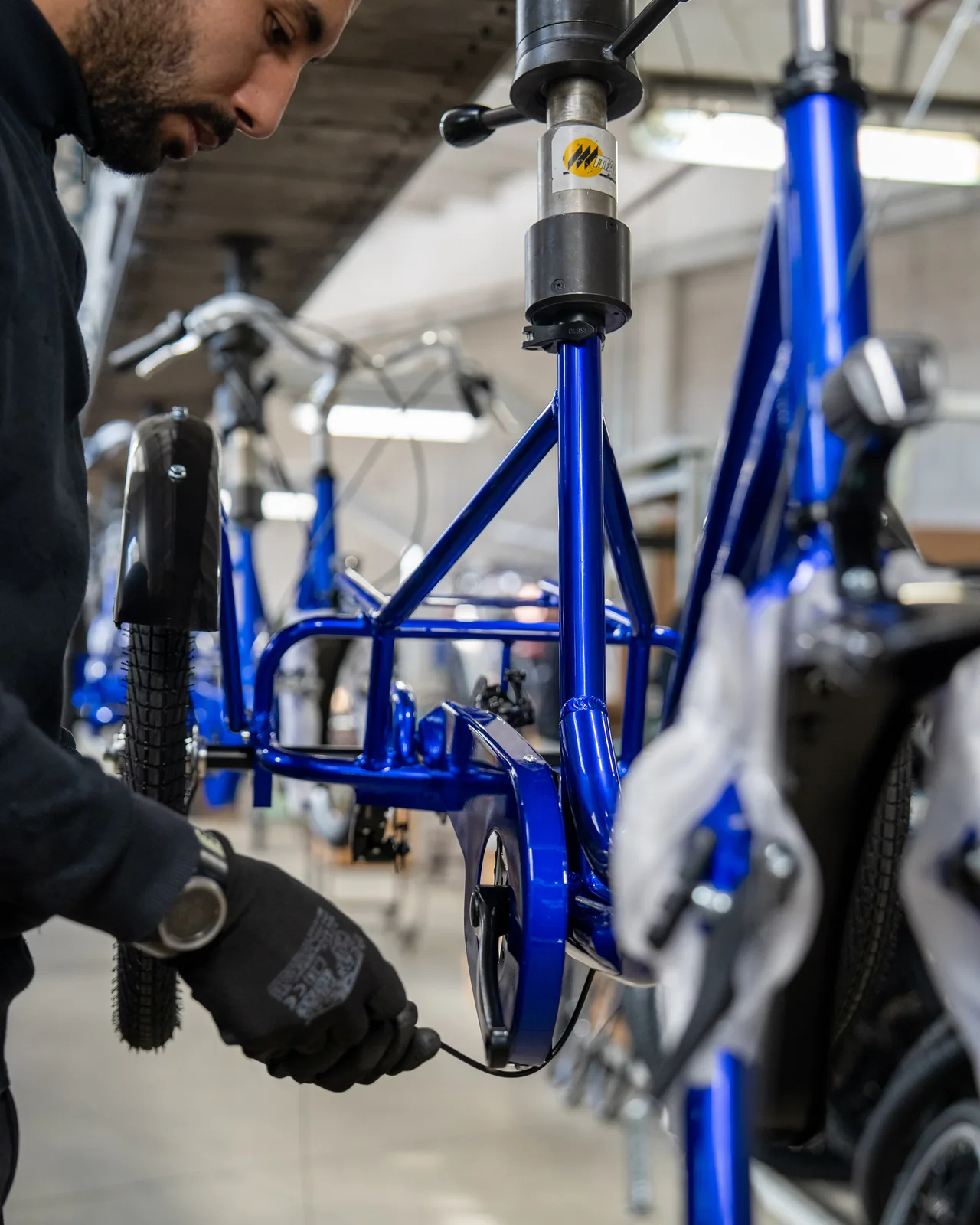Lavorazione di una bicicletta sulla linea Speedcross